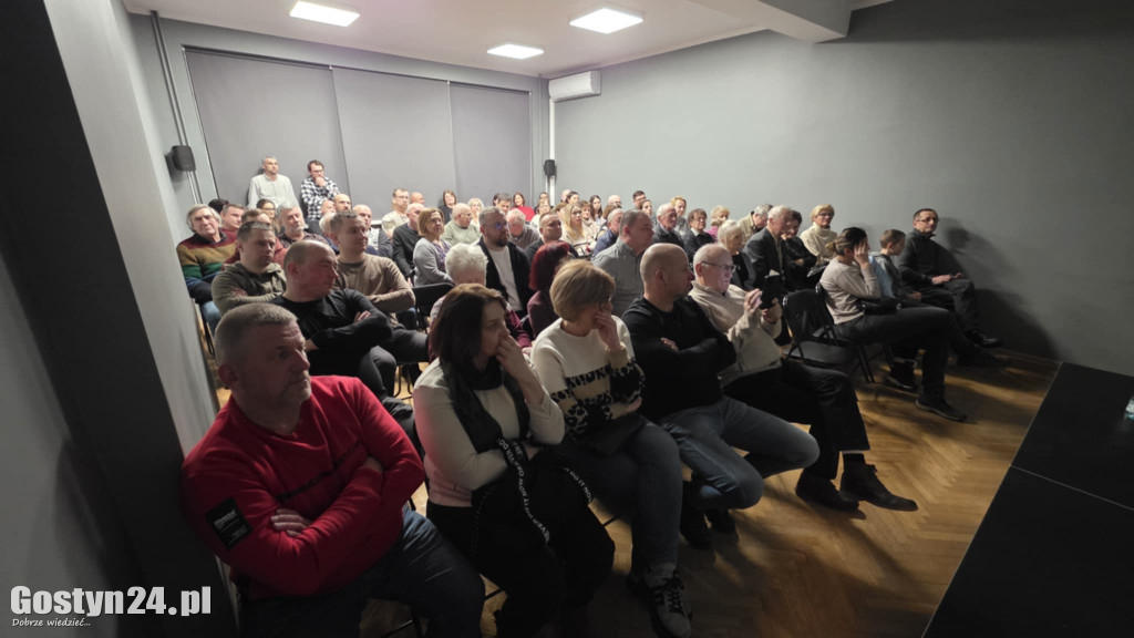 Spotkanie z Romanem Czejarkiem w gostyńskiej bibliotece