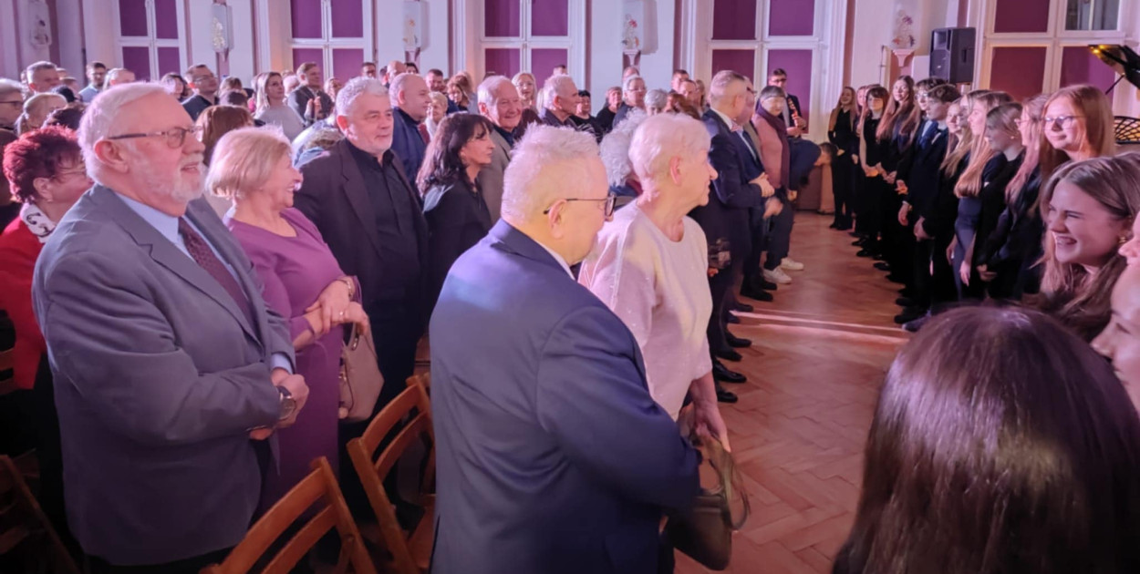 Koncert w Blasku Świateł w gostyńskim liceum