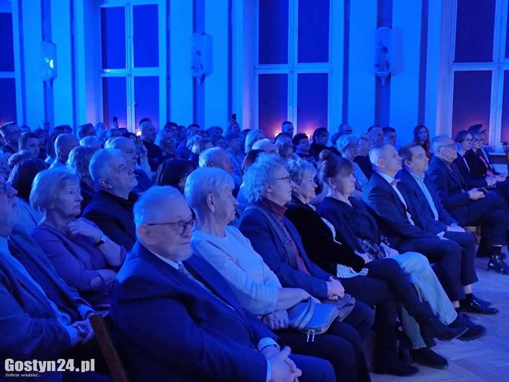 Koncert w Blasku Świateł w gostyńskim liceum