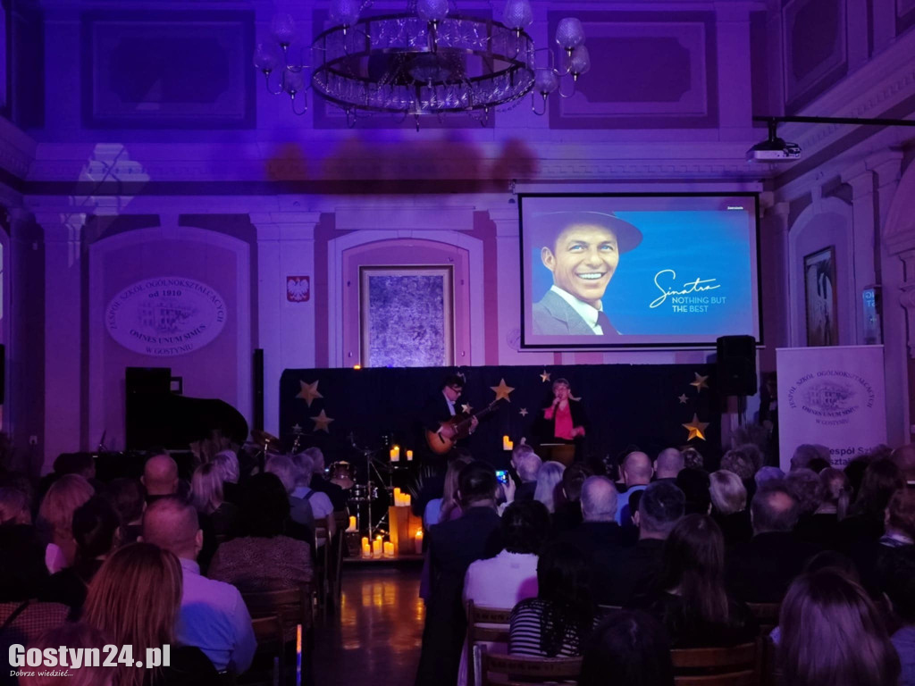 Koncert w Blasku Świateł w gostyńskim liceum