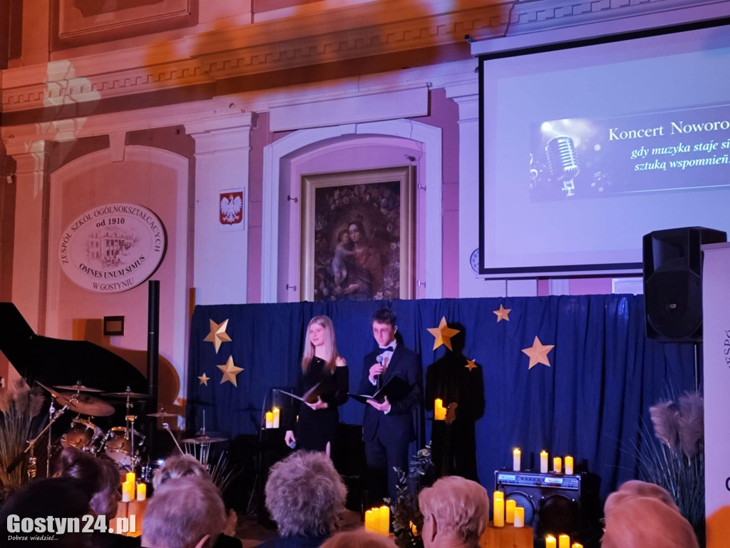 Koncert w Blasku Świateł w gostyńskim liceum