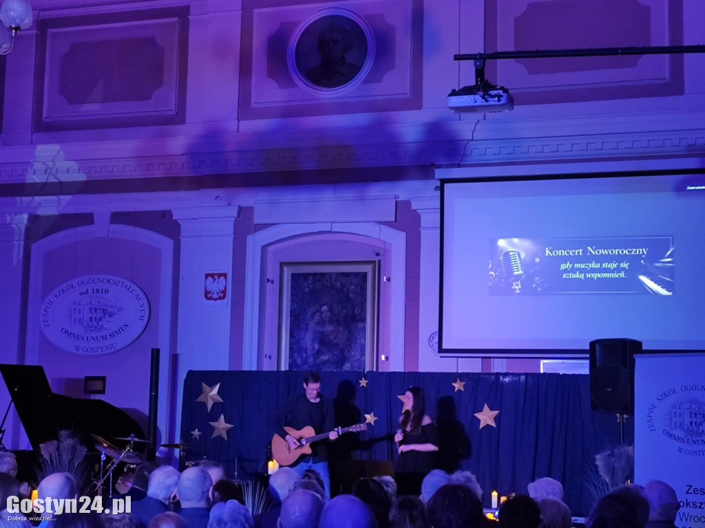 Koncert w Blasku Świateł w gostyńskim liceum