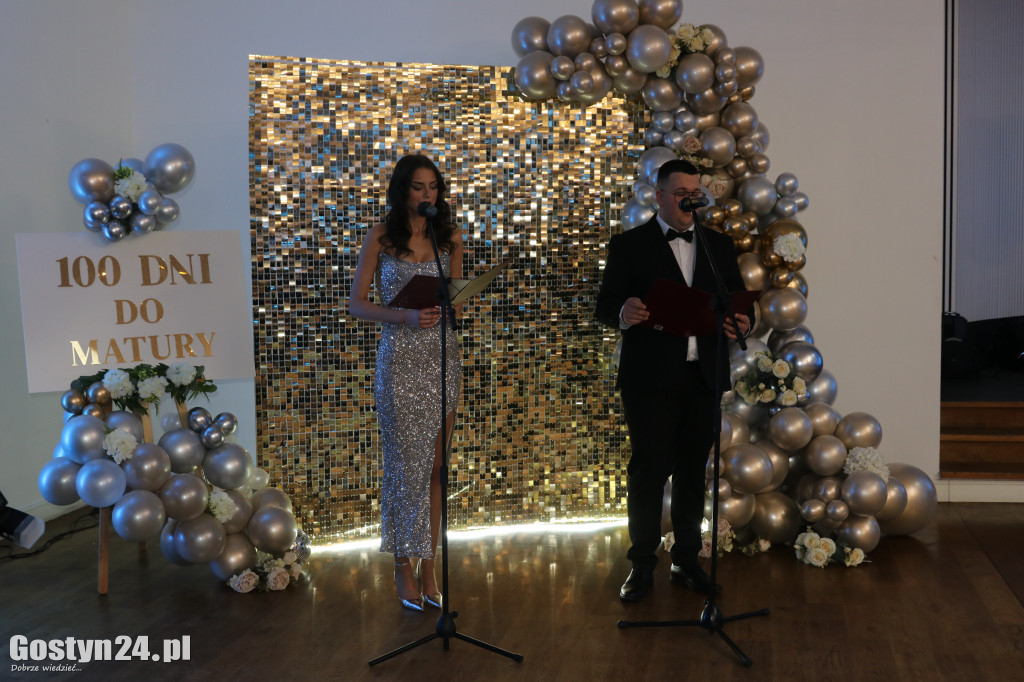 Bal studniówkowy maturzystów ZSOIZ w Pogorzeli