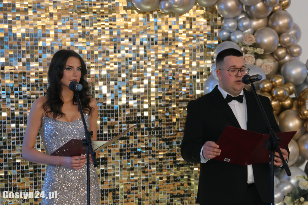 Bal studniówkowy maturzystów ZSOIZ w Pogorzeli