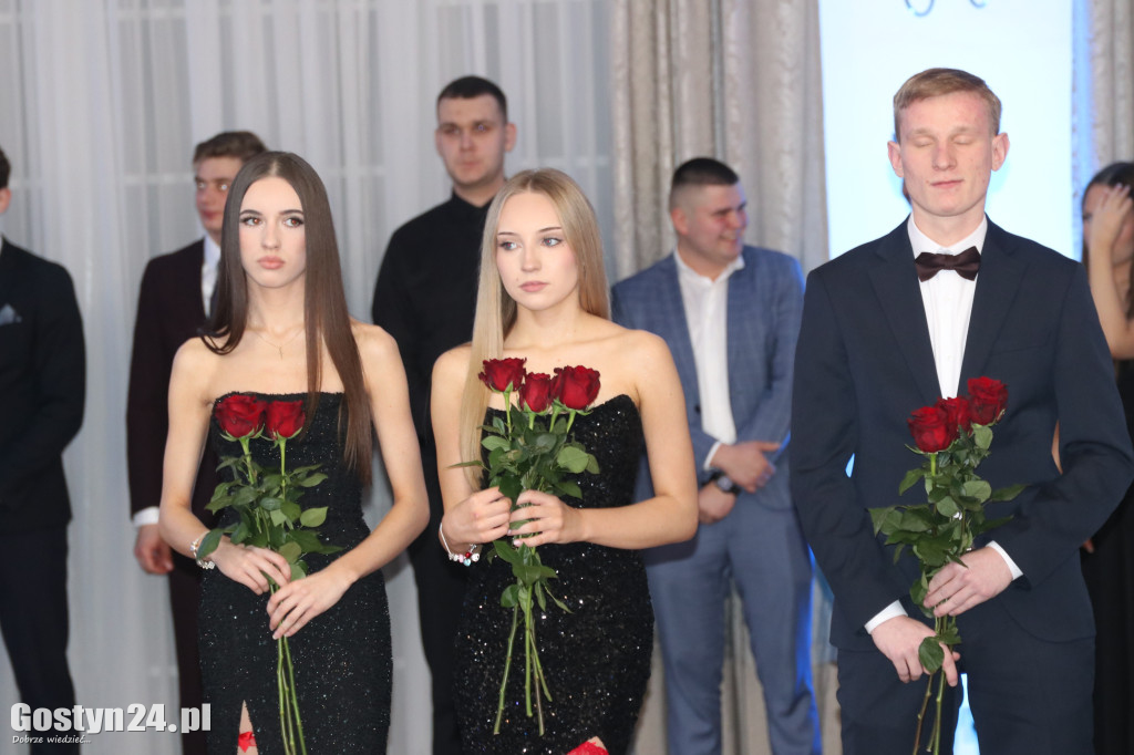 Bal studniówkowy maturzystów ZSOIZ w Pogorzeli