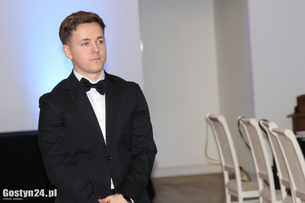 Bal studniówkowy maturzystów ZSOIZ w Pogorzeli