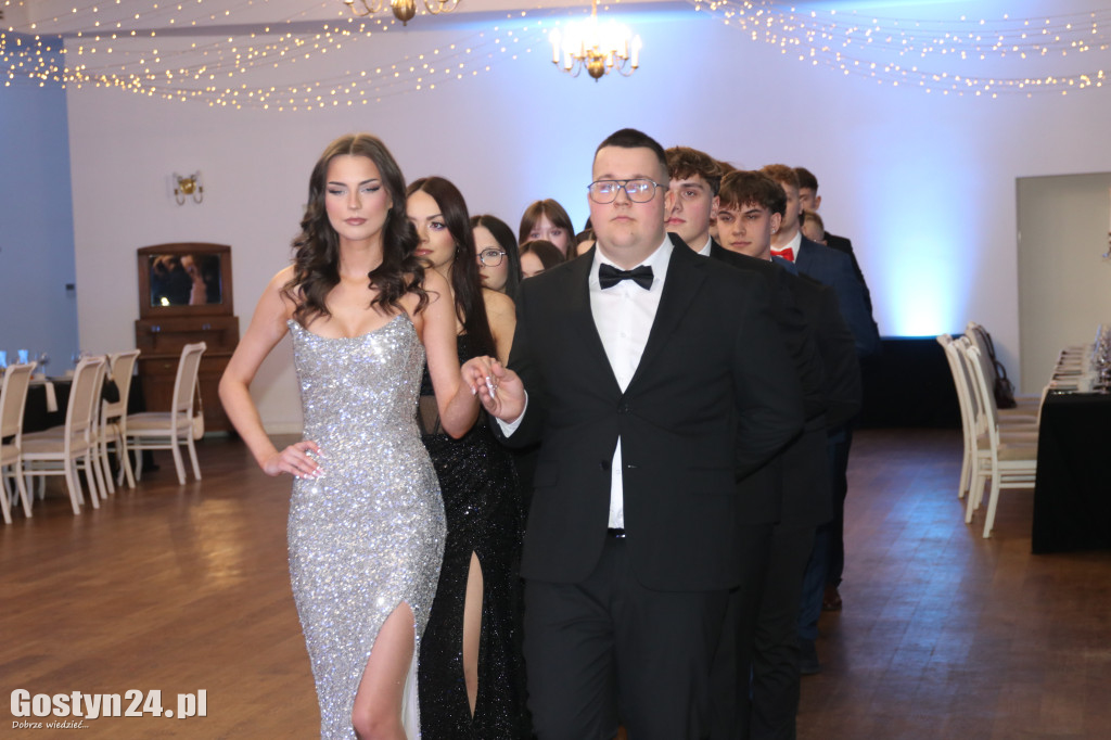 Bal studniówkowy maturzystów ZSOIZ w Pogorzeli