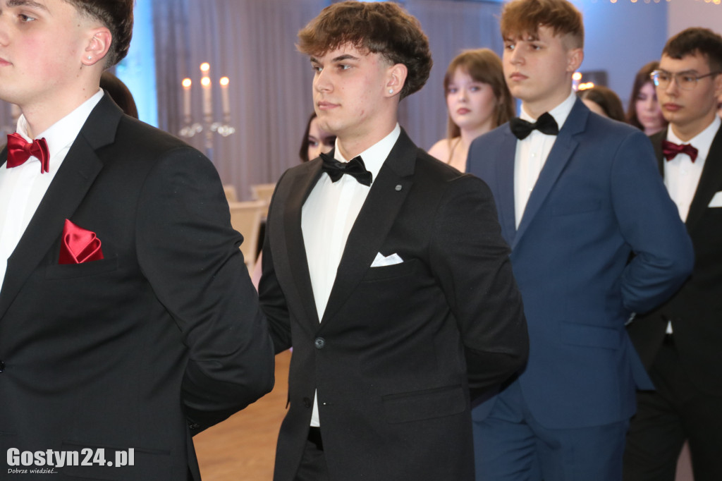 Bal studniówkowy maturzystów ZSOIZ w Pogorzeli
