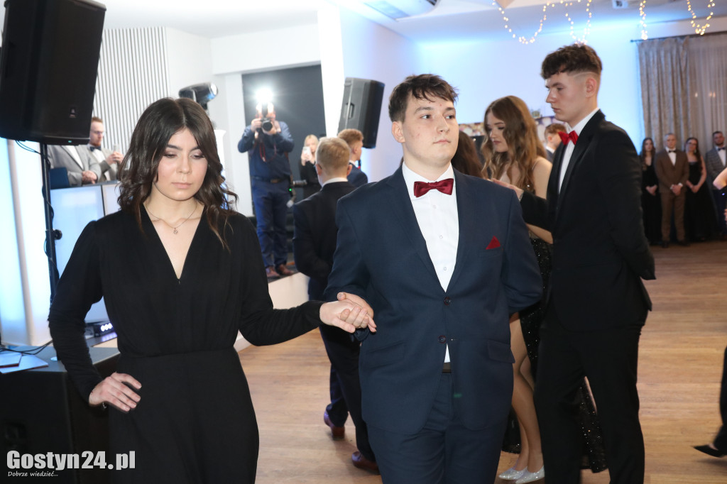 Bal studniówkowy maturzystów ZSOIZ w Pogorzeli