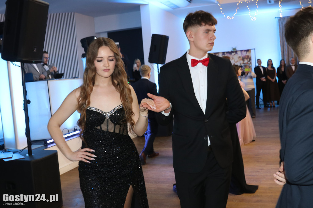 Bal studniówkowy maturzystów ZSOIZ w Pogorzeli