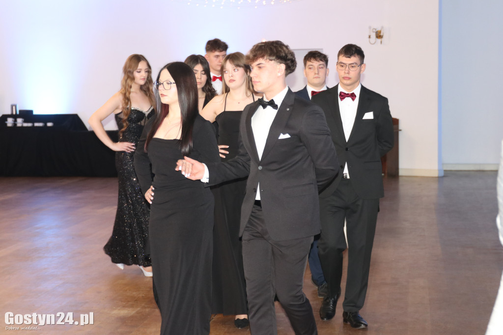 Bal studniówkowy maturzystów ZSOIZ w Pogorzeli
