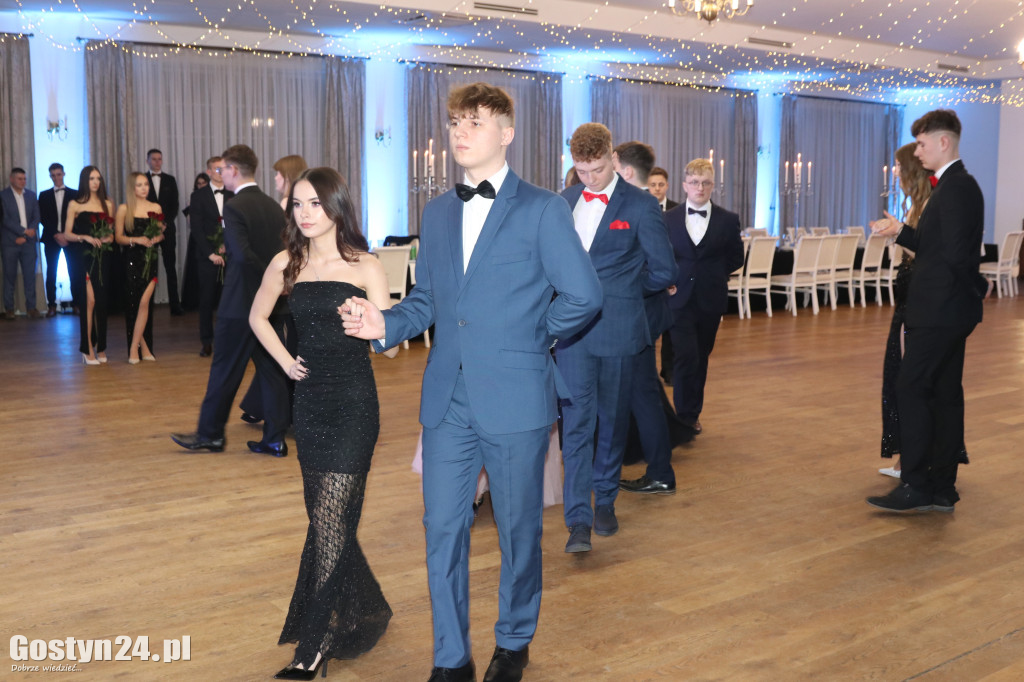 Bal studniówkowy maturzystów ZSOIZ w Pogorzeli