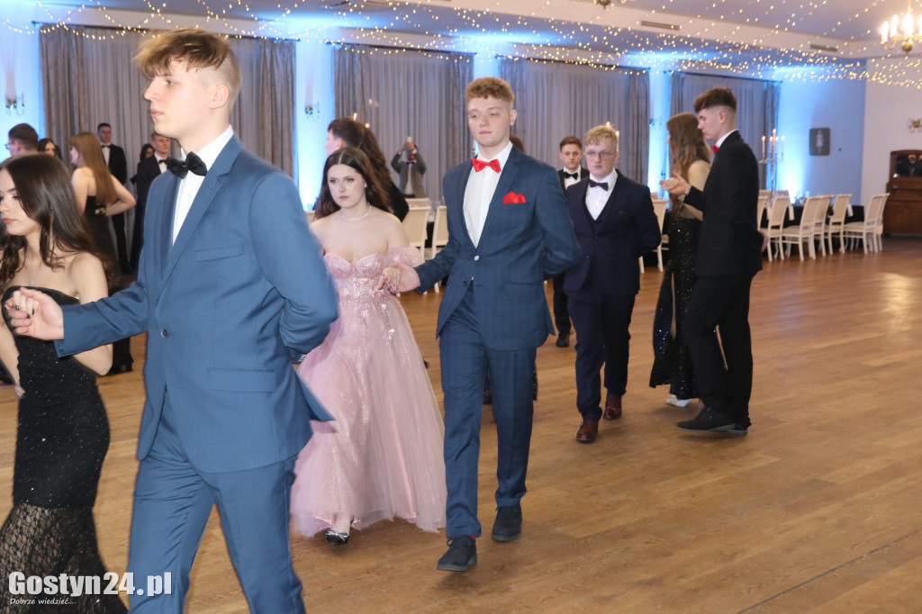 Bal studniówkowy maturzystów ZSOIZ w Pogorzeli