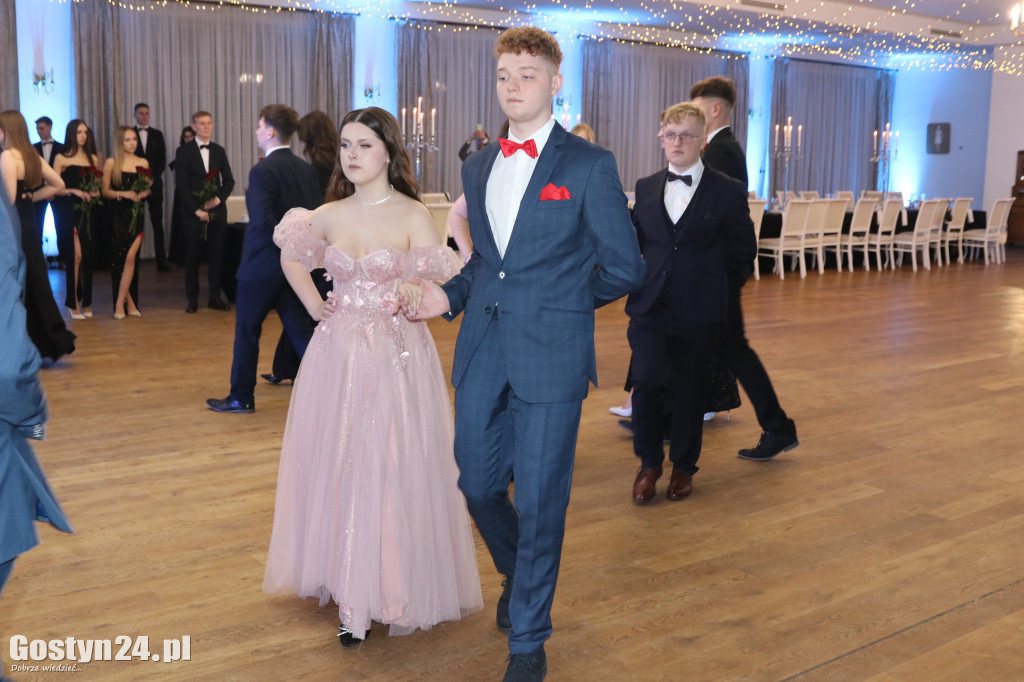 Bal studniówkowy maturzystów ZSOIZ w Pogorzeli