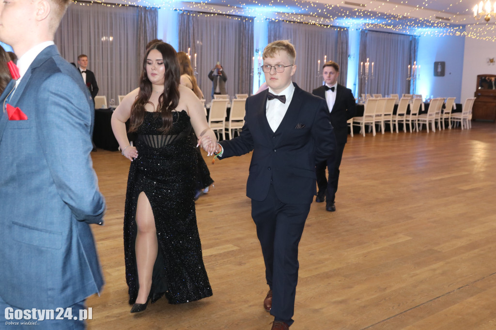 Bal studniówkowy maturzystów ZSOIZ w Pogorzeli
