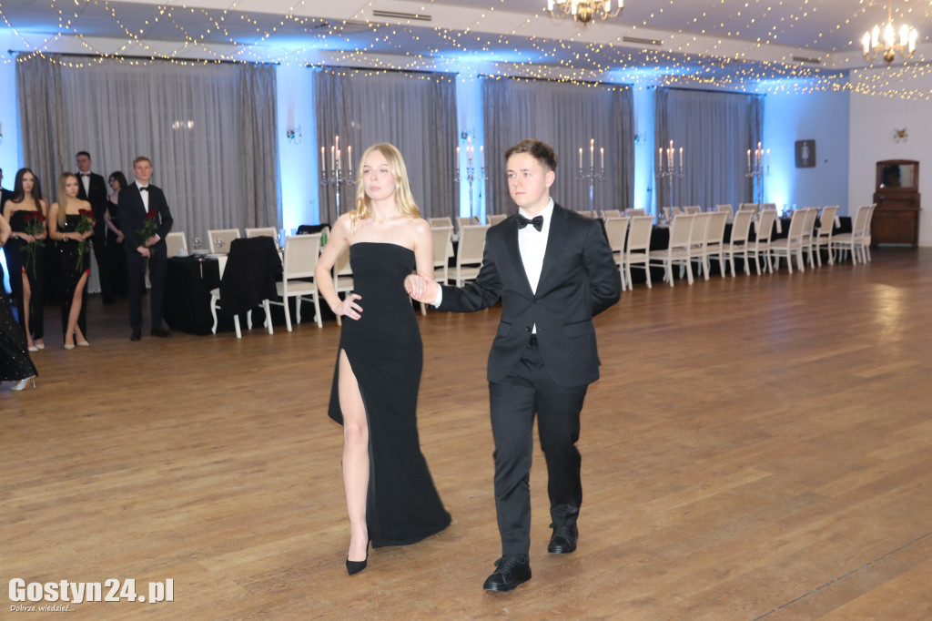 Bal studniówkowy maturzystów ZSOIZ w Pogorzeli