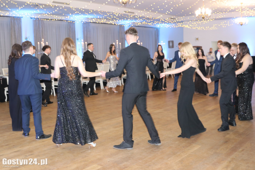 Bal studniówkowy maturzystów ZSOIZ w Pogorzeli