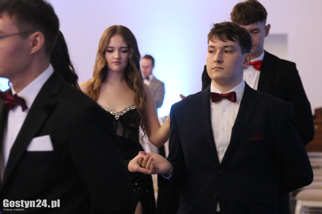 Bal studniówkowy maturzystów ZSOIZ w Pogorzeli