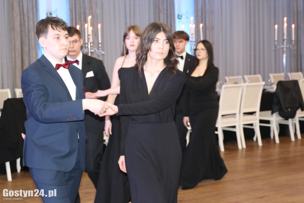 Bal studniówkowy maturzystów ZSOIZ w Pogorzeli