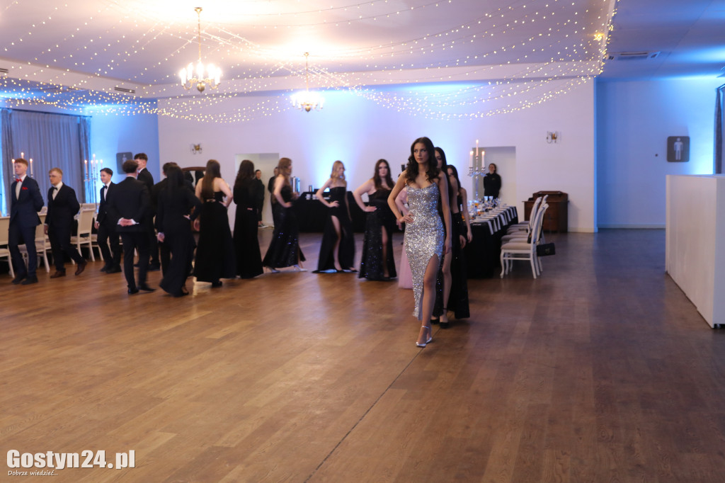 Bal studniówkowy maturzystów ZSOIZ w Pogorzeli