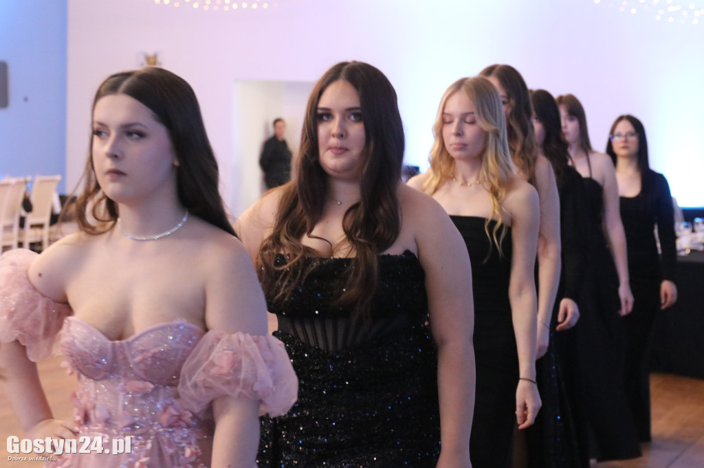 Bal studniówkowy maturzystów ZSOIZ w Pogorzeli