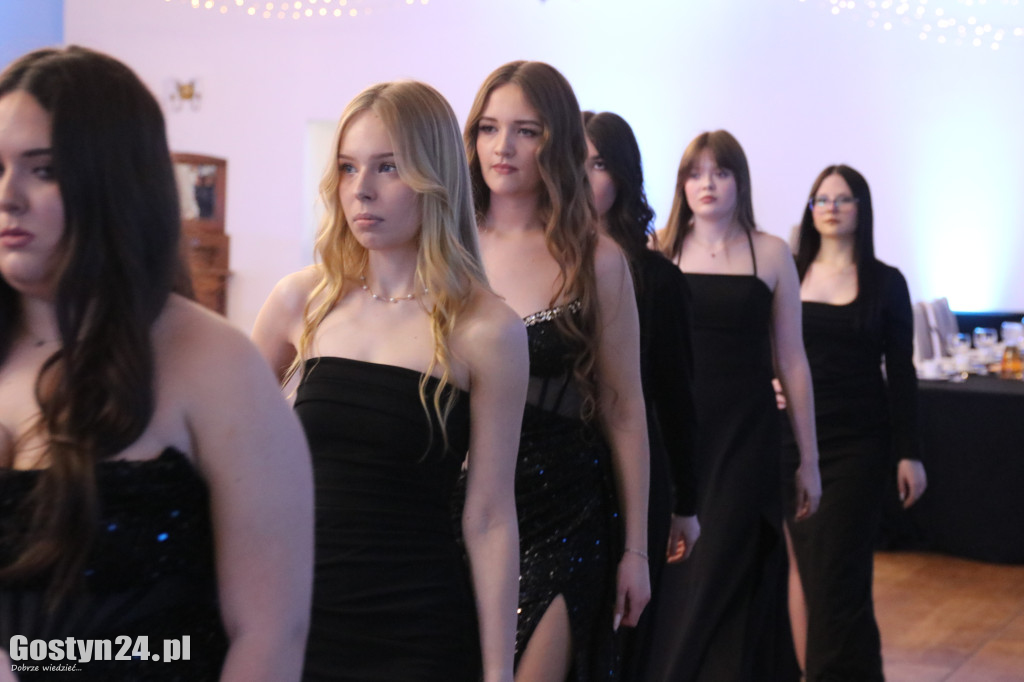 Bal studniówkowy maturzystów ZSOIZ w Pogorzeli