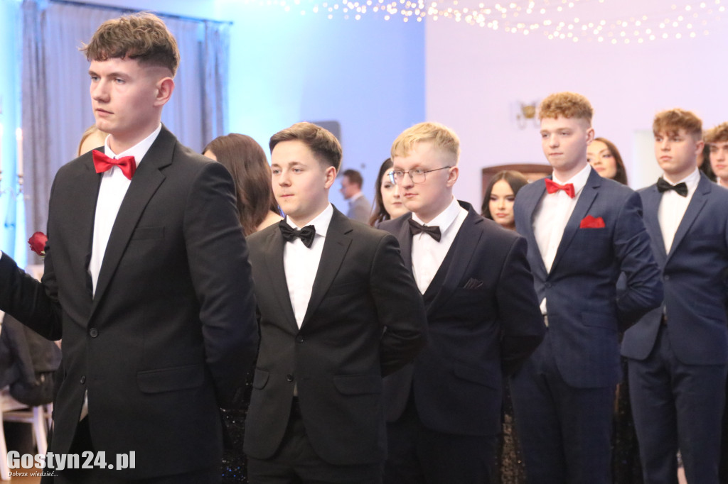 Bal studniówkowy maturzystów ZSOIZ w Pogorzeli