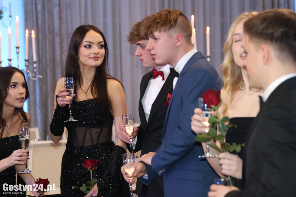 Bal studniówkowy maturzystów ZSOIZ w Pogorzeli