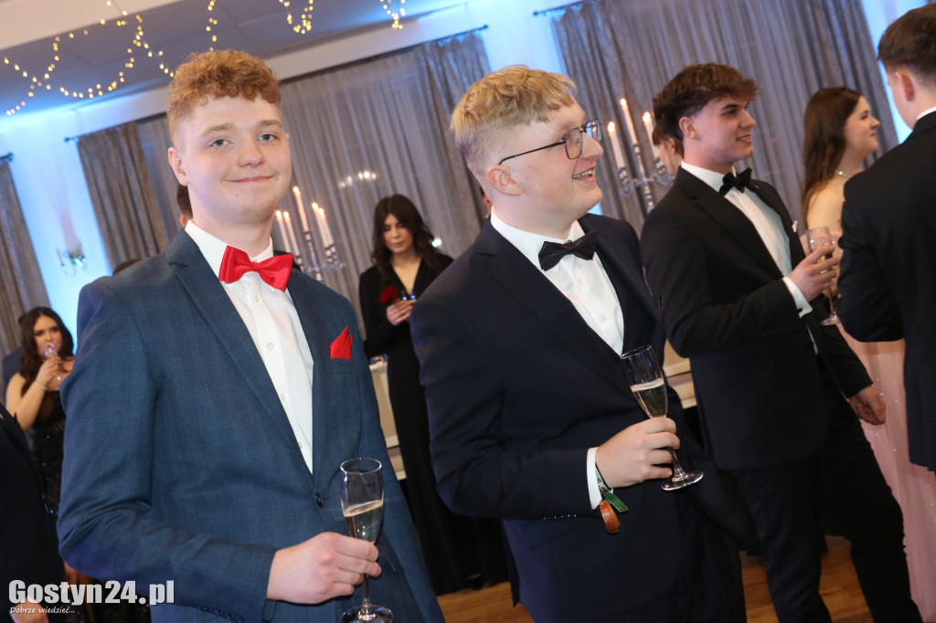 Bal studniówkowy maturzystów ZSOIZ w Pogorzeli