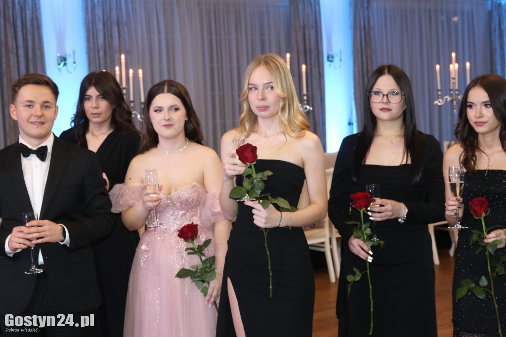 Bal studniówkowy maturzystów ZSOIZ w Pogorzeli