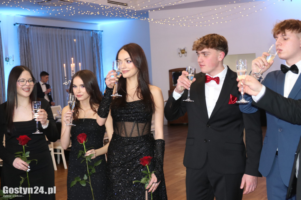 Bal studniówkowy maturzystów ZSOIZ w Pogorzeli