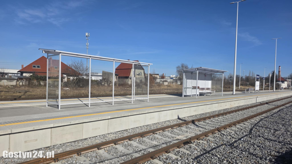 Na gostyńskim dworcu kolejowym stanęły wiaty