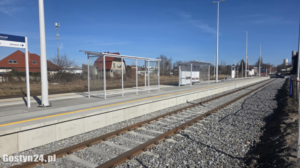 Na gostyńskim dworcu kolejowym stanęły wiaty