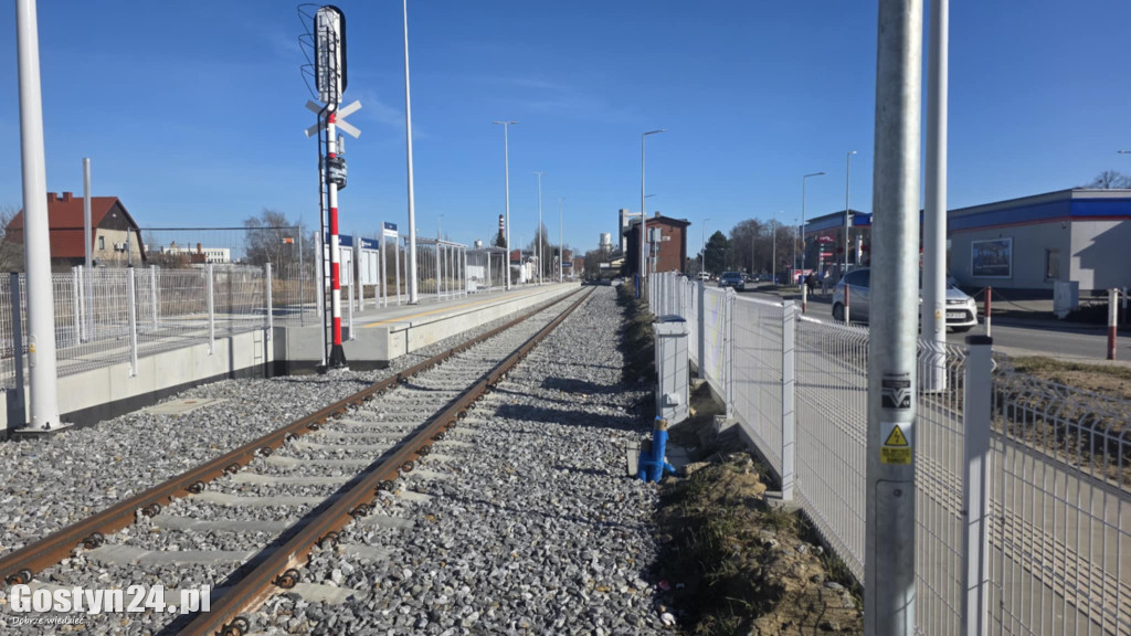 Na gostyńskim dworcu kolejowym stanęły wiaty