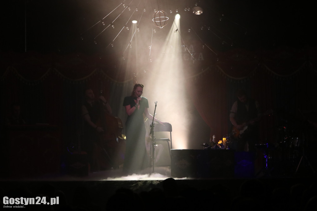 Koncert Anity Lipnickiej w GOK Hutnik w Gostyniu