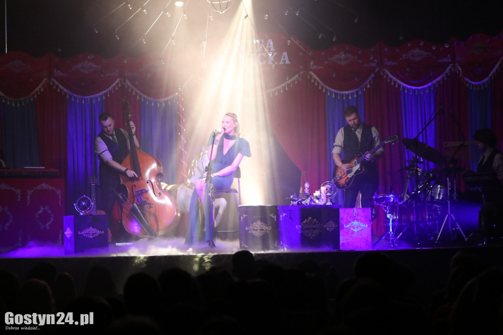 Koncert Anity Lipnickiej w GOK Hutnik w Gostyniu