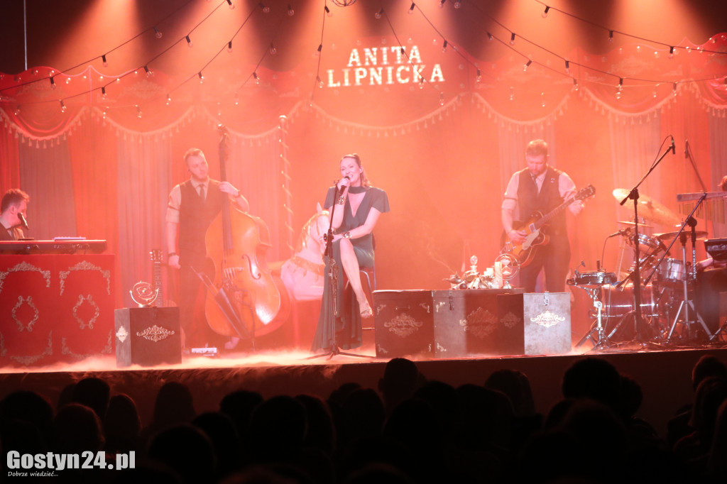 Koncert Anity Lipnickiej w GOK Hutnik w Gostyniu