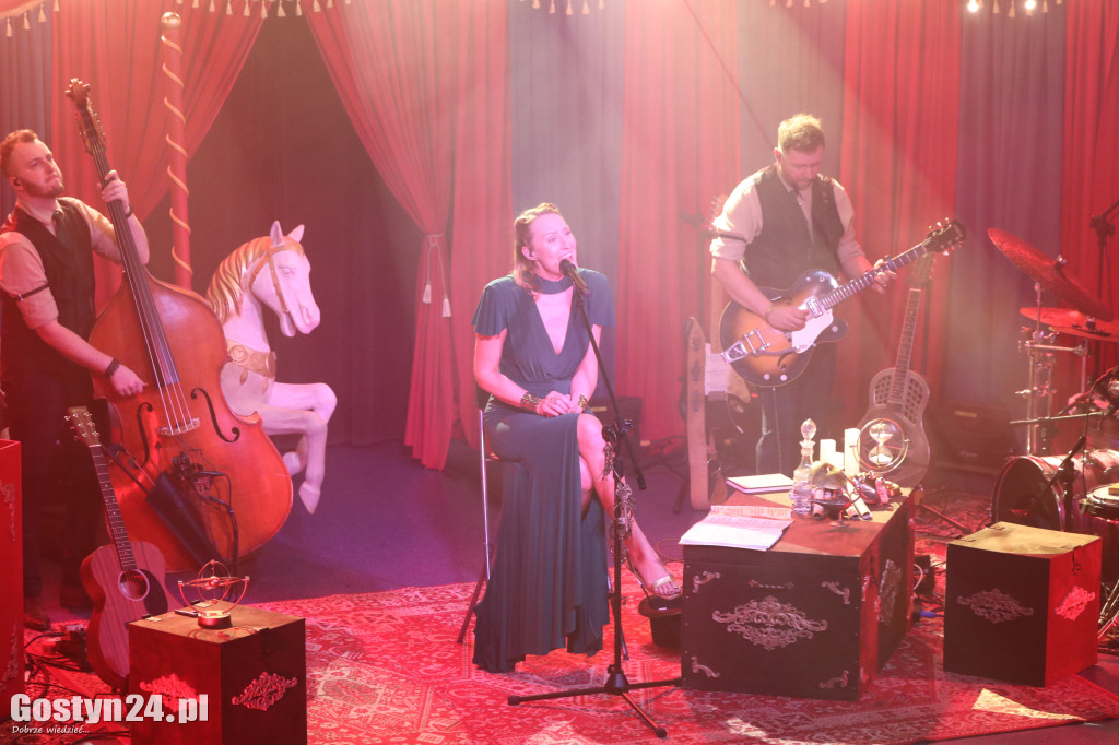 Koncert Anity Lipnickiej w GOK Hutnik w Gostyniu