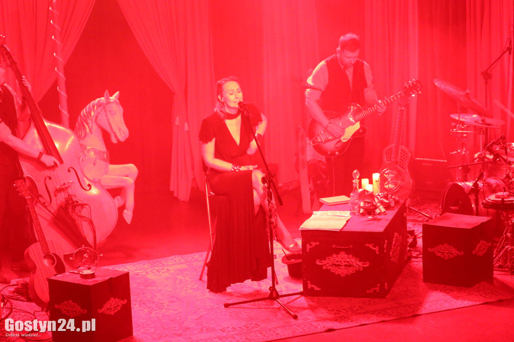 Koncert Anity Lipnickiej w GOK Hutnik w Gostyniu