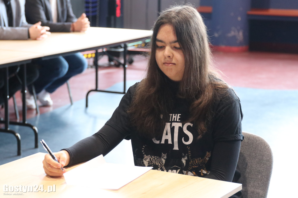 V Gostyńskie Dyktando w GOK Hutnik