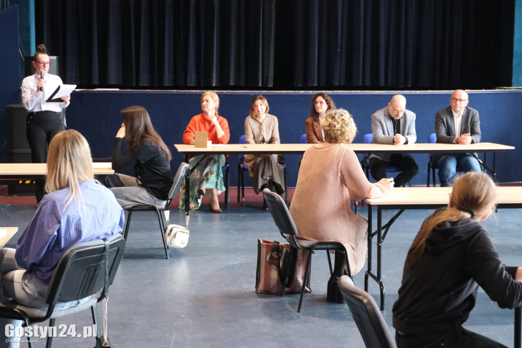 V Gostyńskie Dyktando w GOK Hutnik