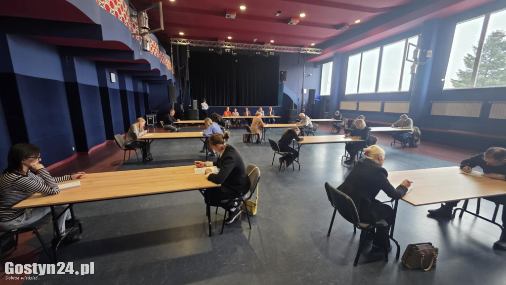 V Gostyńskie Dyktando w GOK Hutnik