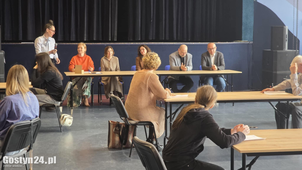 V Gostyńskie Dyktando w GOK Hutnik