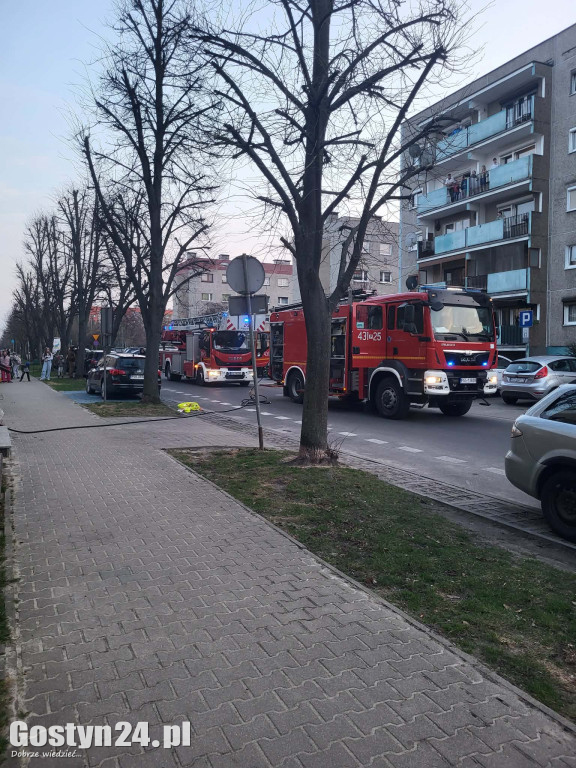 Pożar mieszkania w bloku na ul. Górnej w Gostyniu