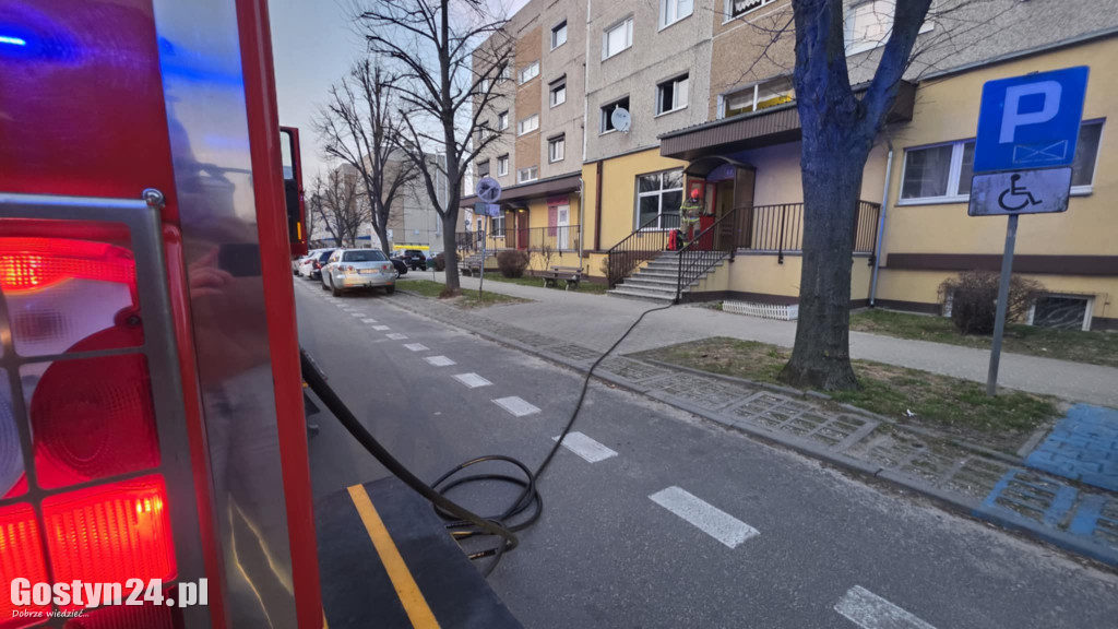 Pożar mieszkania w bloku na ul. Górnej w Gostyniu
