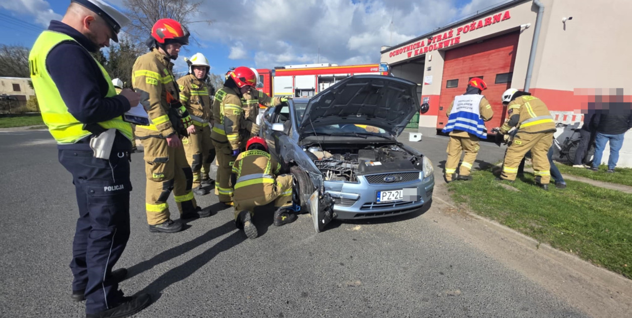 Zderzenie dwóch samochodów w Karolewie