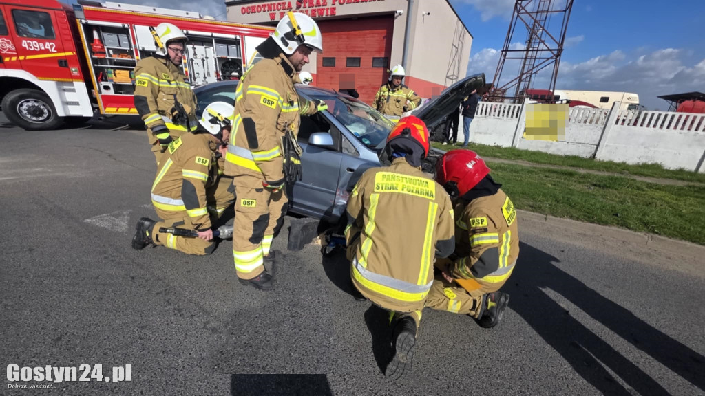 Zderzenie dwóch samochodów w Karolewie
