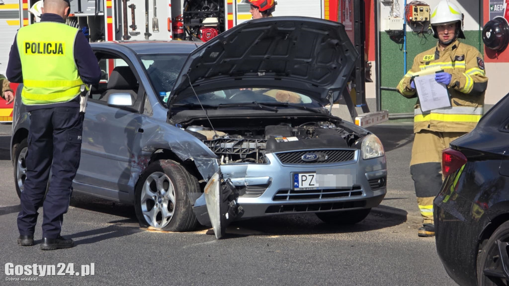 Zderzenie dwóch samochodów w Karolewie