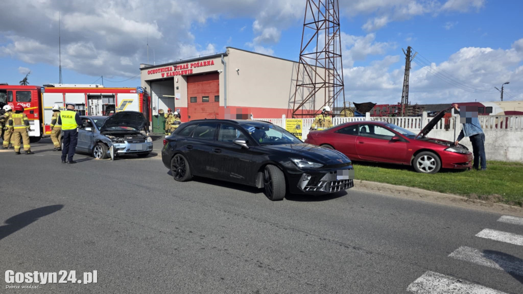 Zderzenie dwóch samochodów w Karolewie