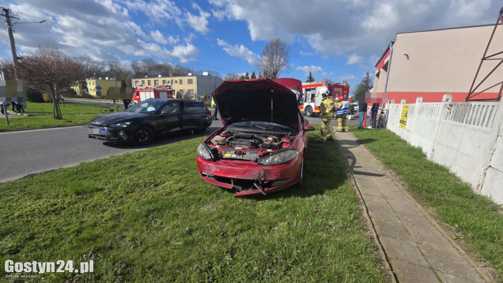 Zderzenie dwóch samochodów w Karolewie